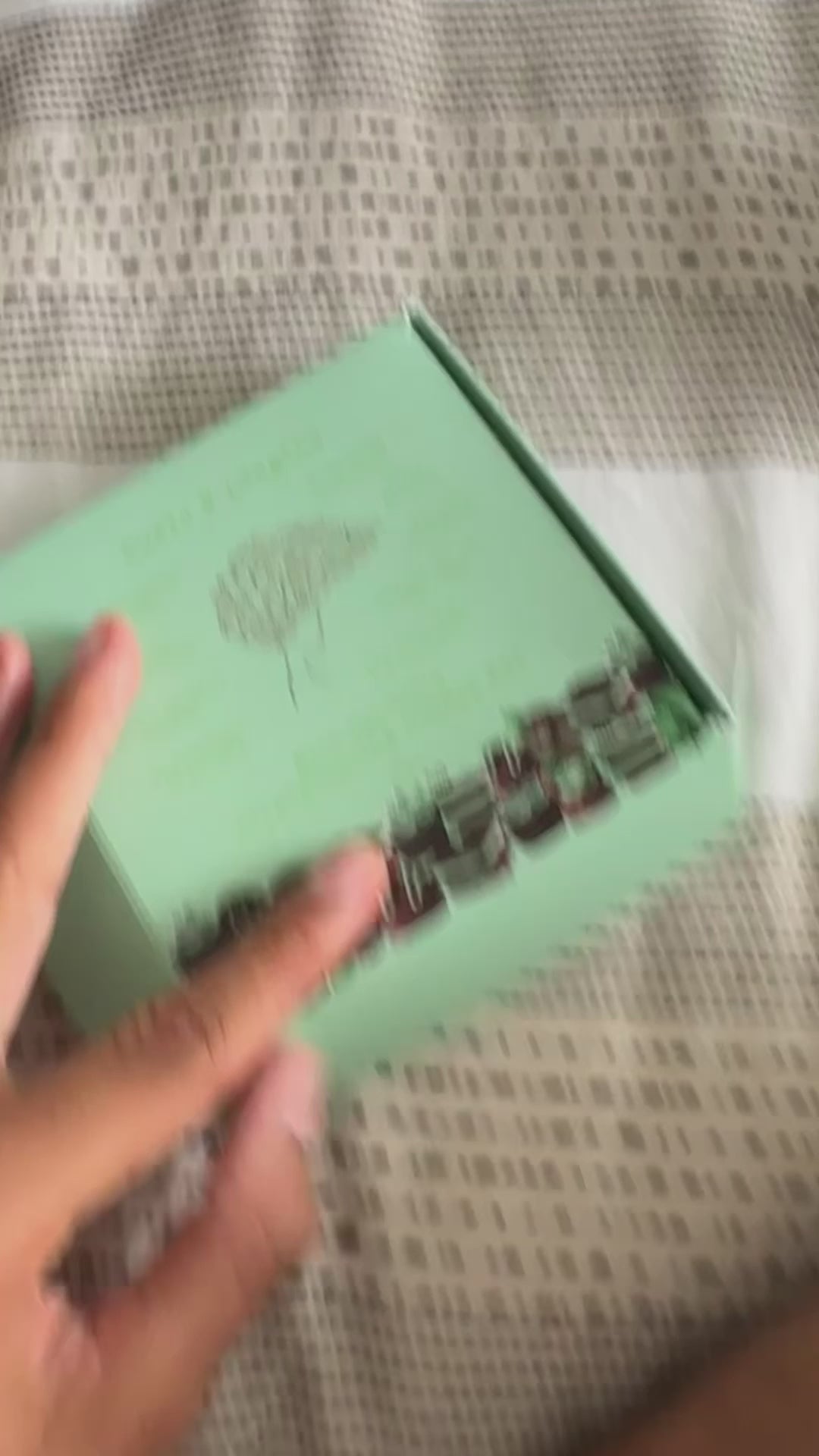 Strengthening shampoo bar with mint